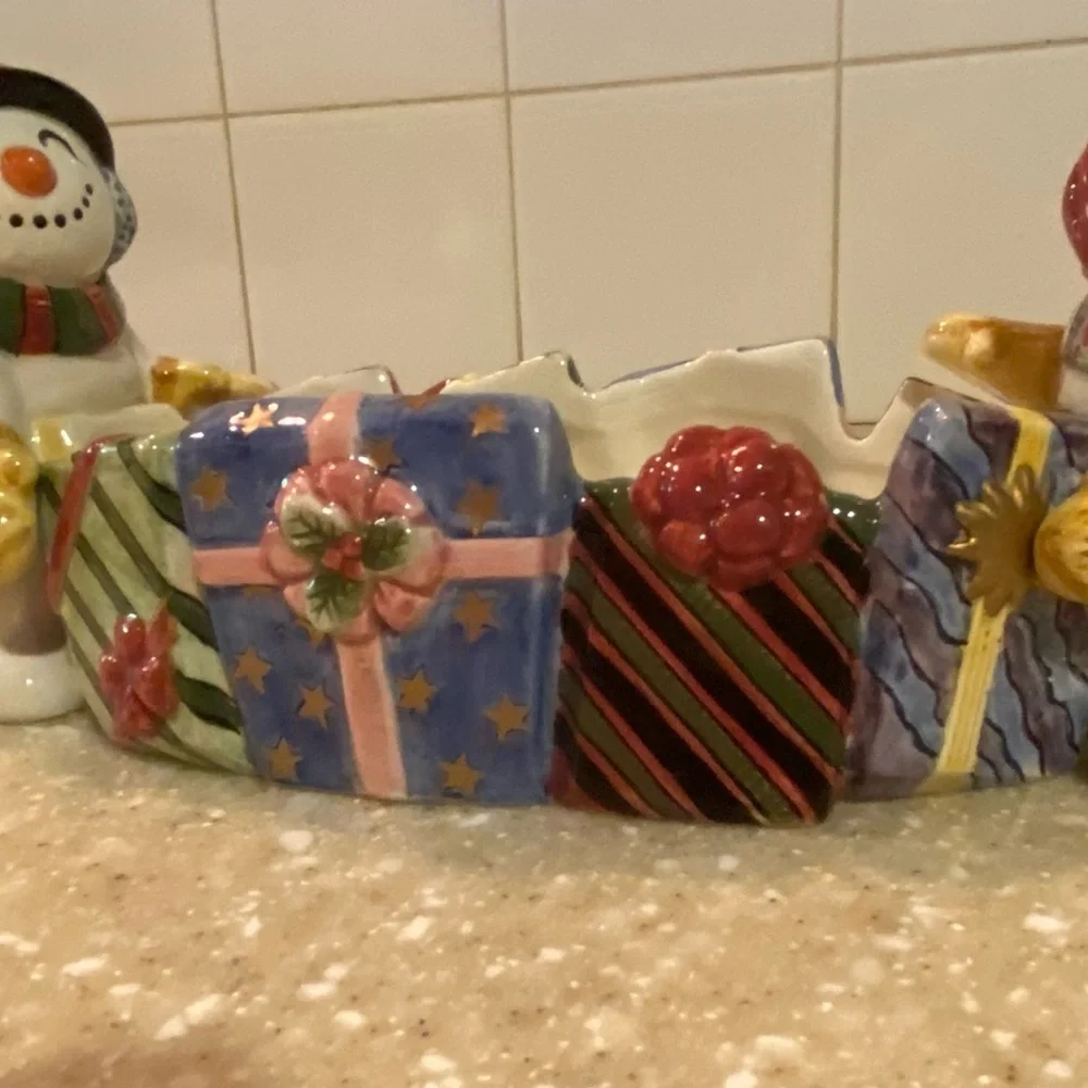 Fabulous Fitz and Floyd Classics Handcrafted container. Snowmen/gifts. 5x11x5”.
